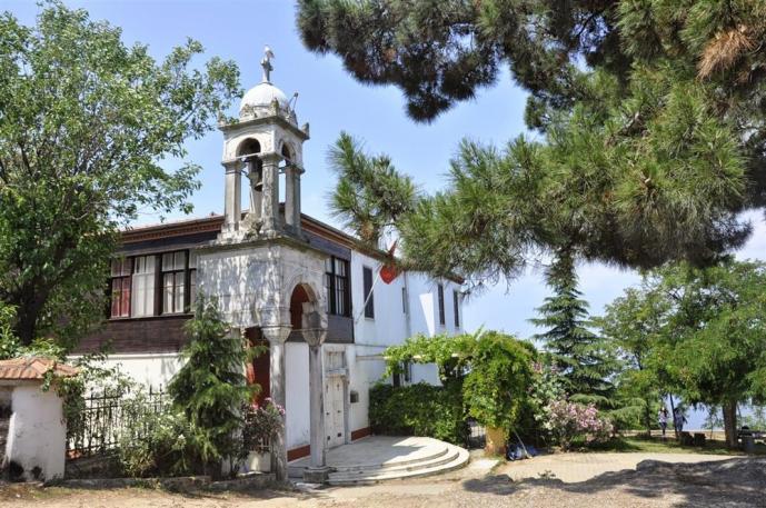 Aya Yorgi Rum Ortodoks Kilisesi ibadete açıldı.
