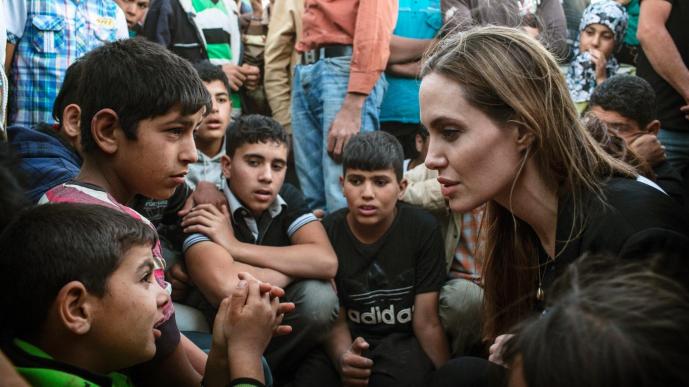 İkinci defa Türkiye’deki mülteci kamplarını ziyarete gelen BM İyi Niyet Elçisi Angelina Jolie, Türkiye’ye mültecilere karşı gösterdiği yardımseverlik sebebiyle teşekkür etti.