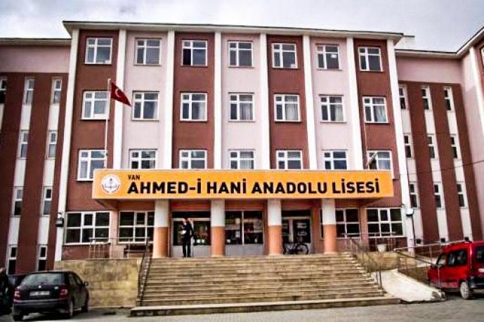 Van’da yeni yapılan liseye Kürt tarihçi ve edebiyatçı Ahmedi Hani’nin ismi verildi.