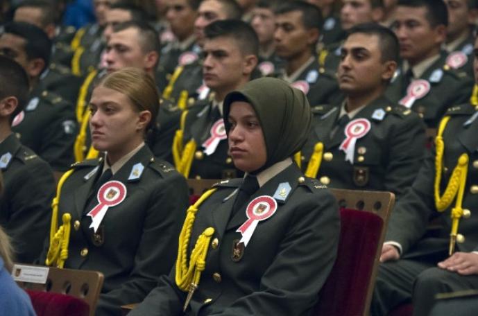 Başörtülü ilk Kara Harp Okulu öğrencisi eğitim hayatına başladı.